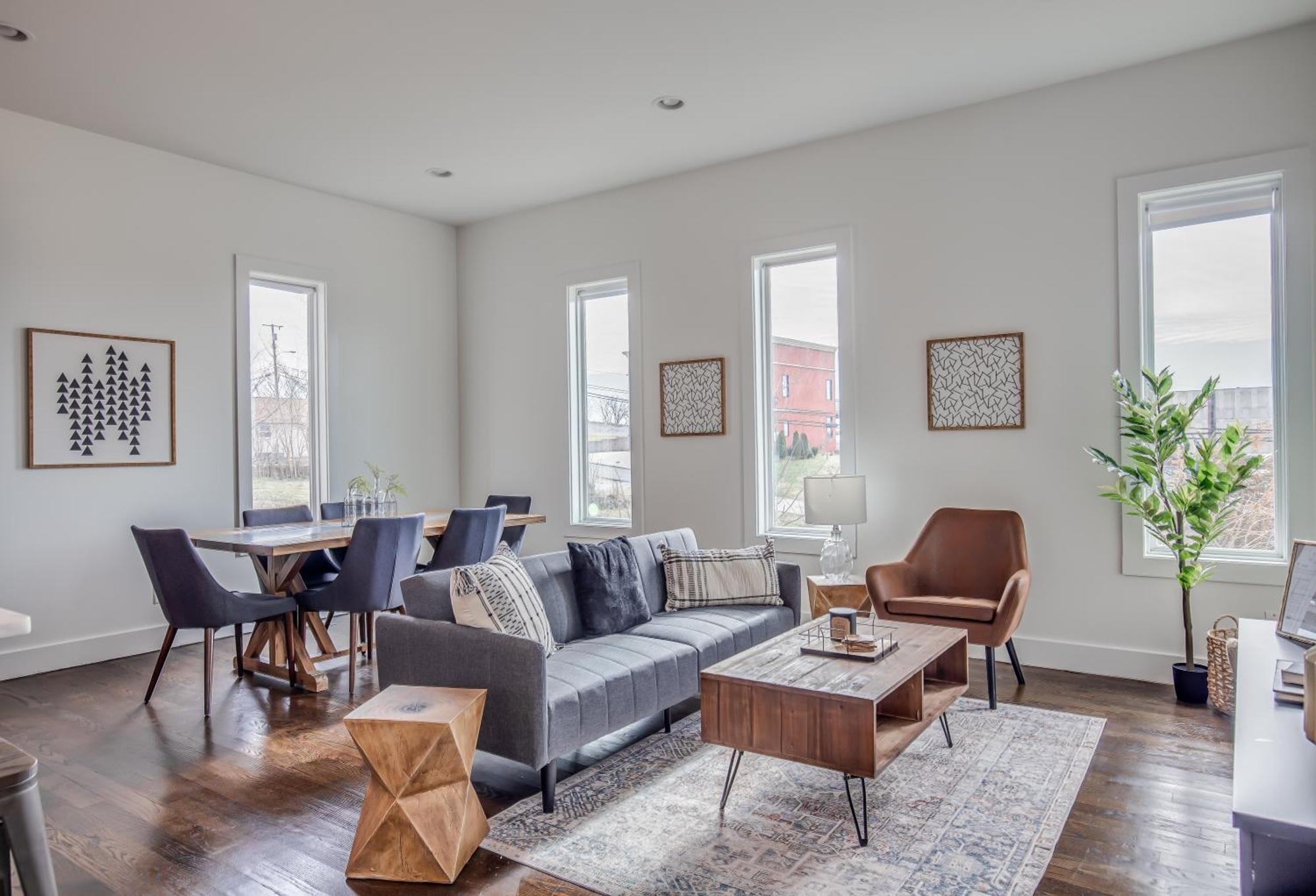 Holiday home Whiskey House With Rooftop Golf, Views! 8min To Downtown! Sleeps 9! Nashville