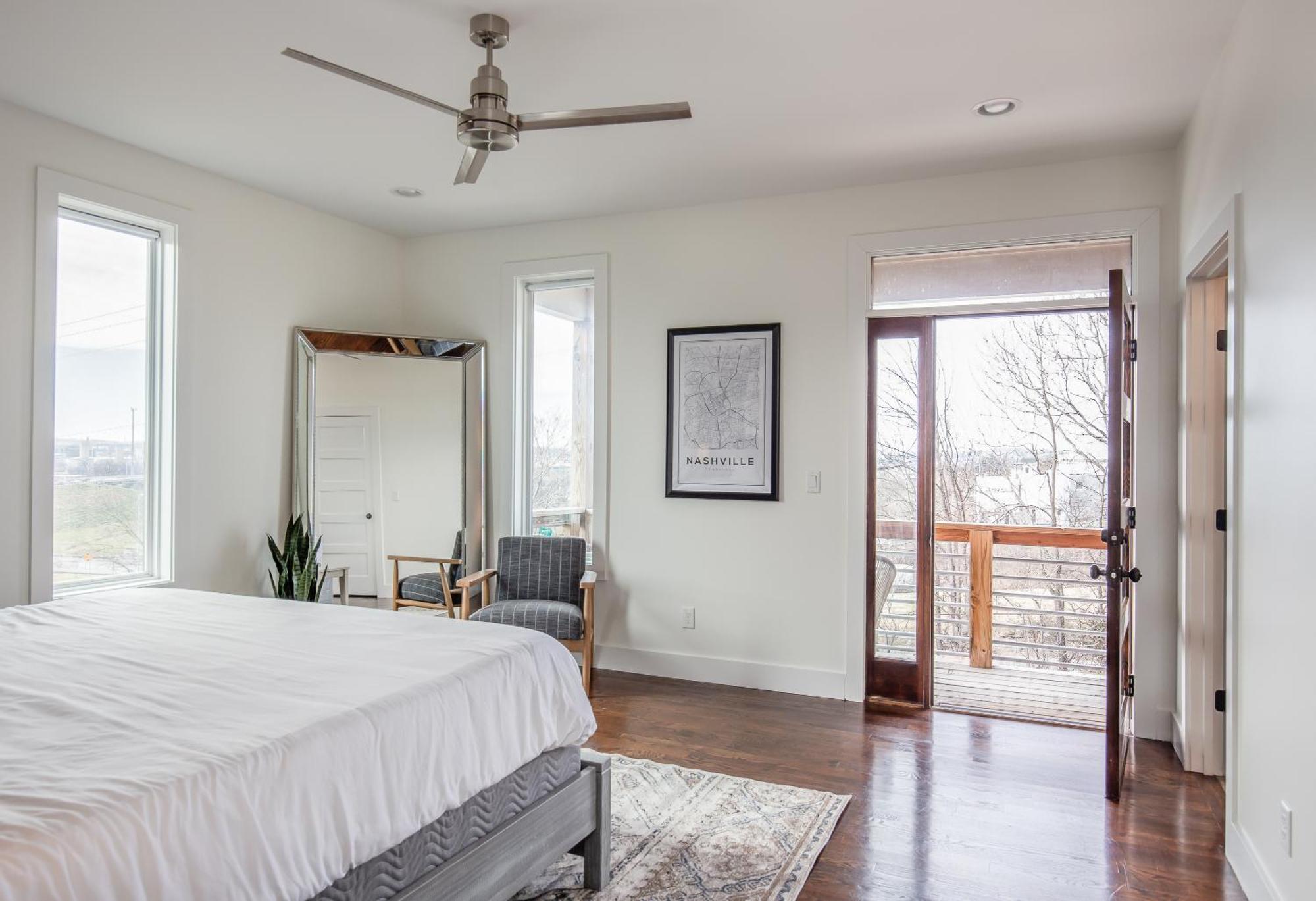 Whiskey House With Rooftop Golf, Views! 8min To Downtown! Sleeps 9! Holiday home